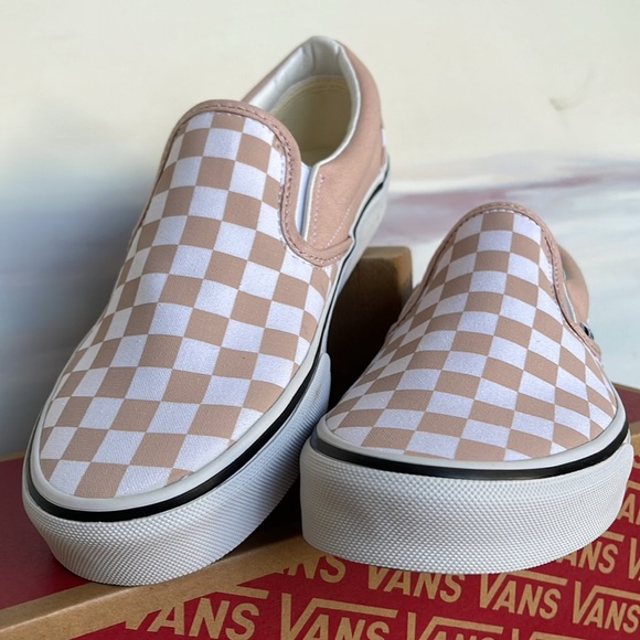 Vans Men’s Classic Slip-On
Color Theory Checkerboard Rose Smoke
VN000BVZBQL SNKR - Picture 6 of 16